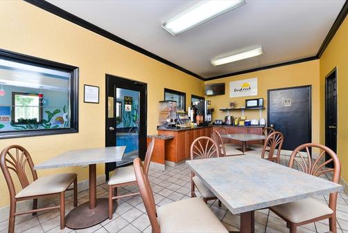 Days Inn Charlotte Northlake - Charlotte - Cibo