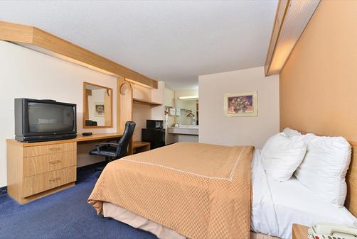 Days Inn Charlotte Northlake - Charlotte - Stanza da letto
