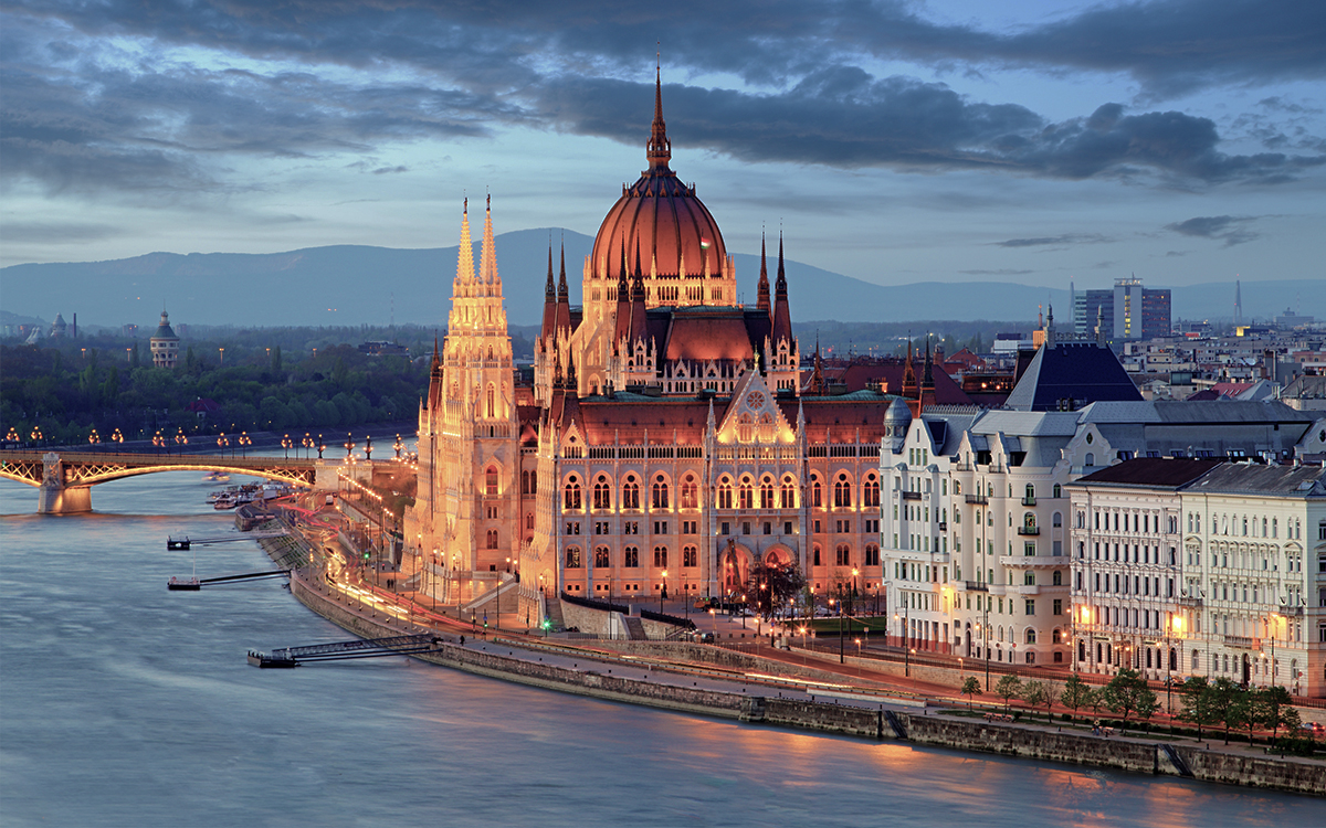 Voli low cost da Bologna, Budapest, Ungheria. Vista del Parlamento