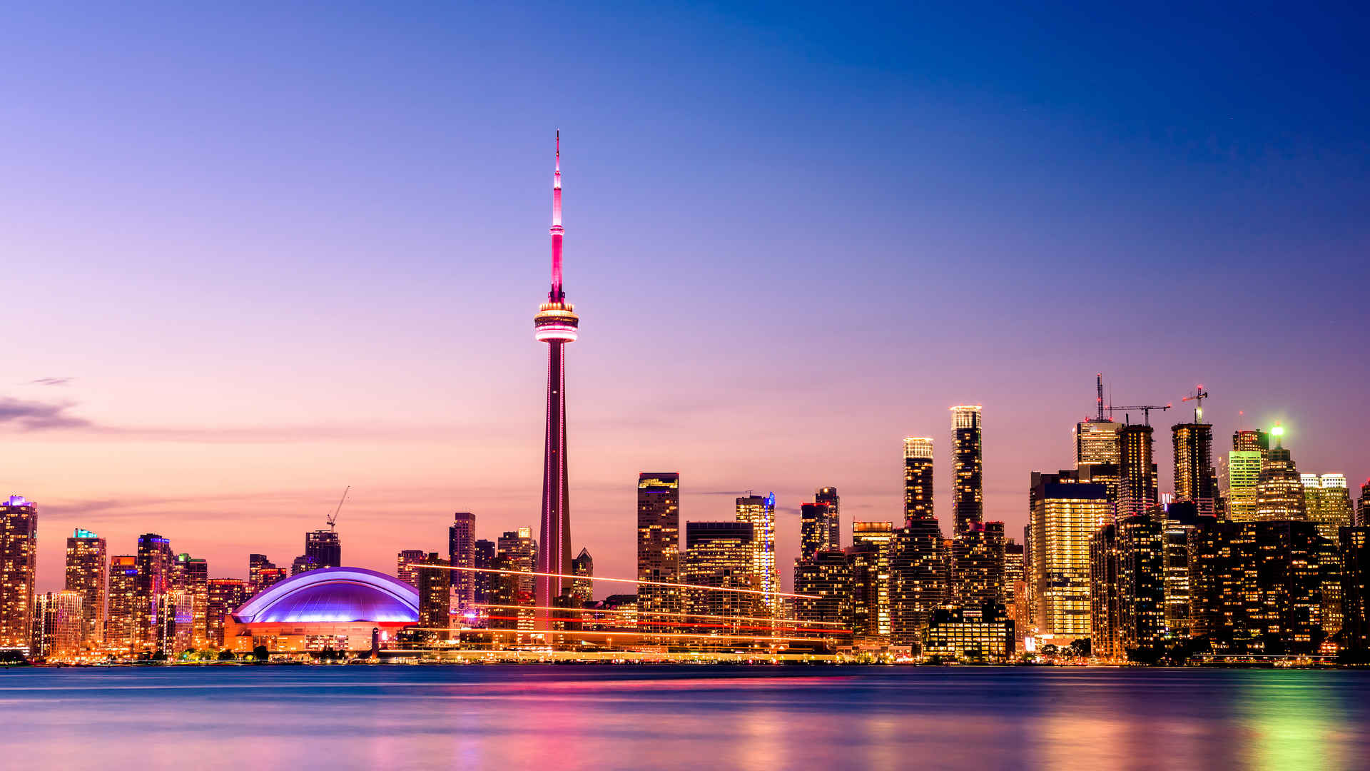 Skyline di Toronto sul lago Ontario al tramonto