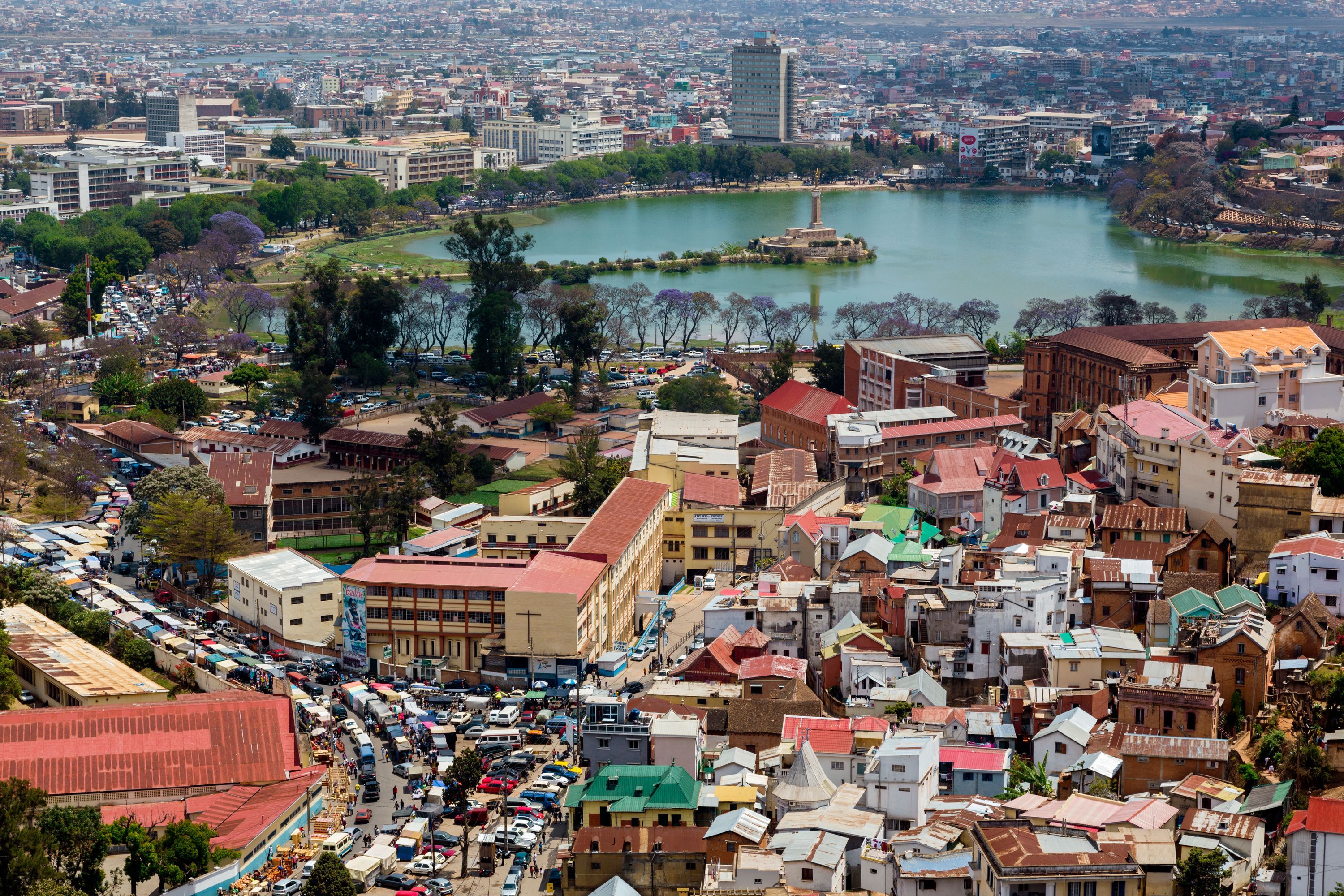 Trova voli low cost per Antananarivo