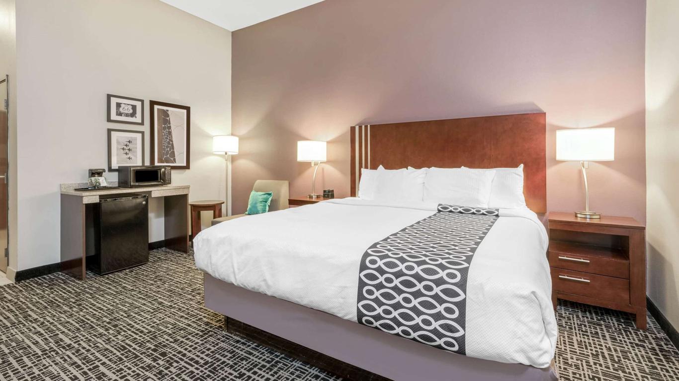 La Quinta Inn & Suites by Wyndham Oklahoma City -Yukon