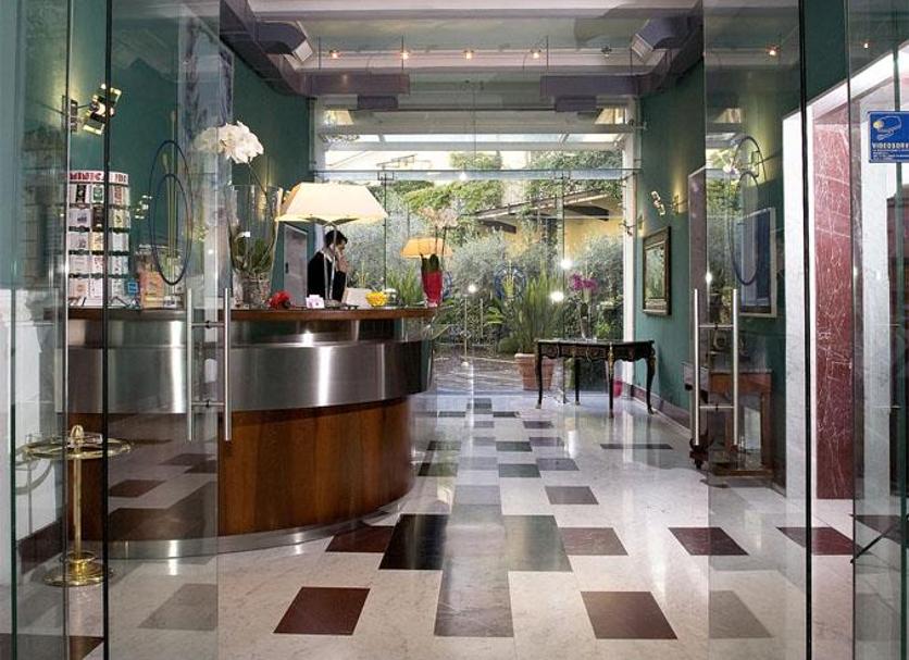 Ingresso dell'hotel Foto