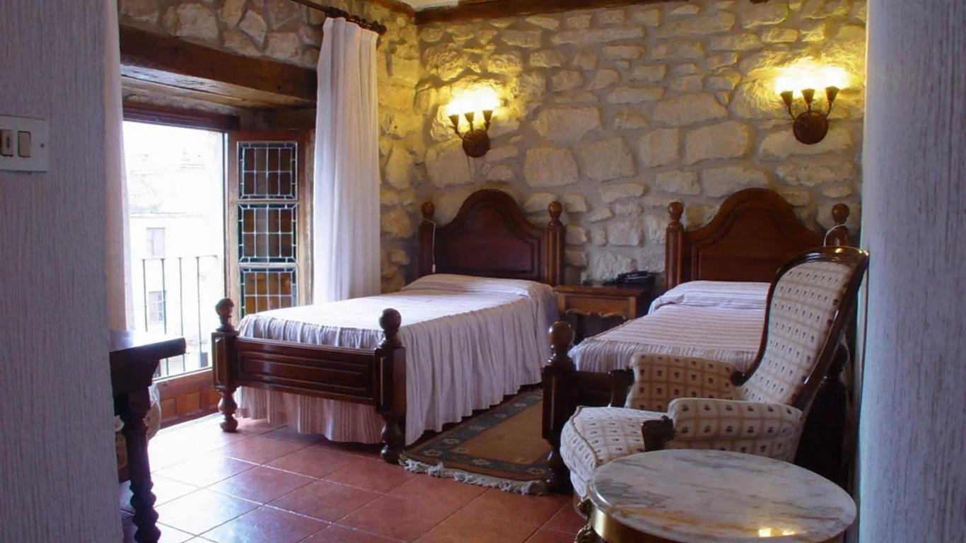Hotel Tres Coronas de Silos