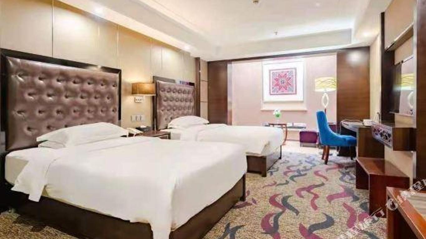 Phoenix Regalia Hotel (Xichang Qionghai Wetland Park)