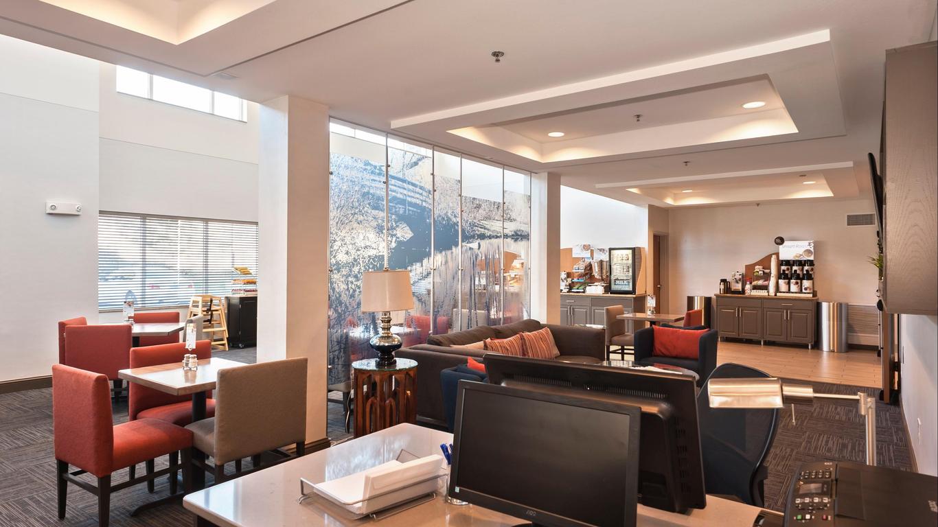 Holiday Inn Express & Suites Chanhassen