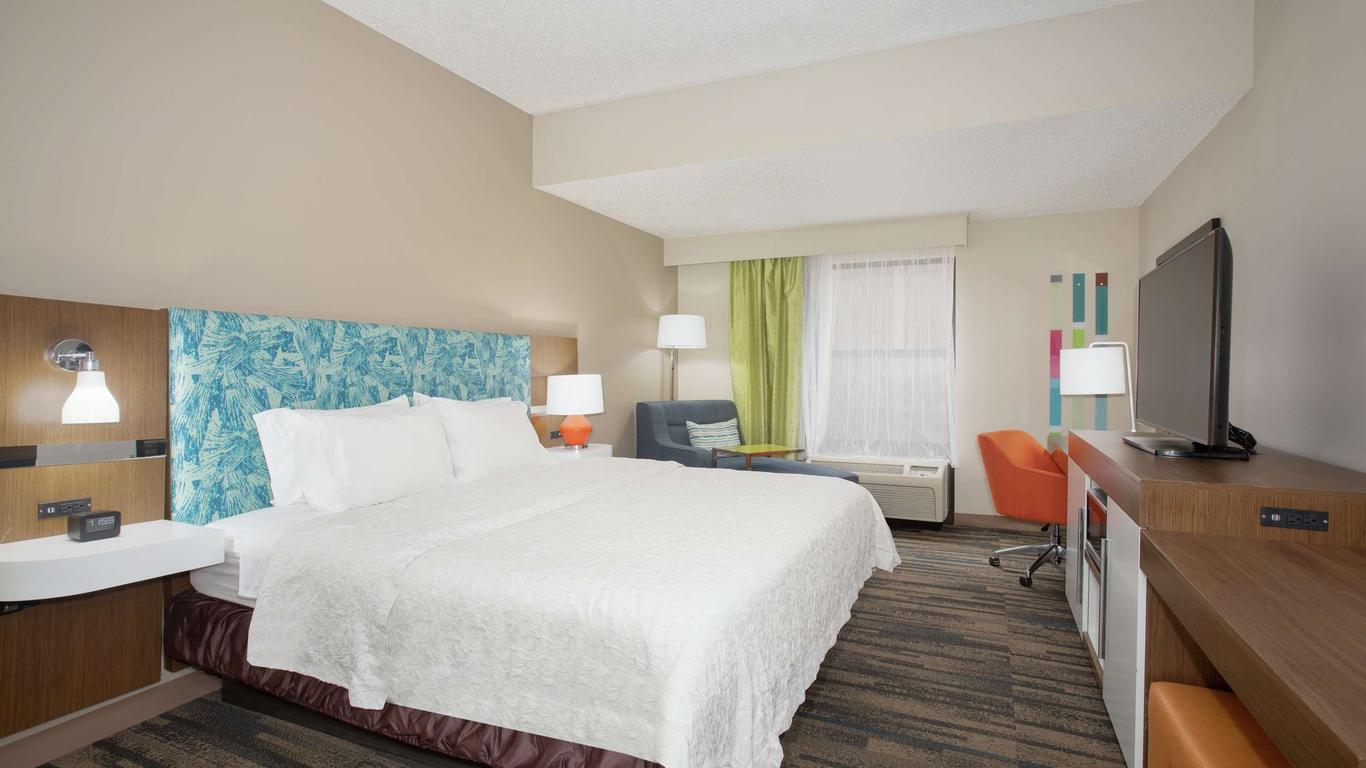 Hampton Inn & Suites Kansas City-Merriam