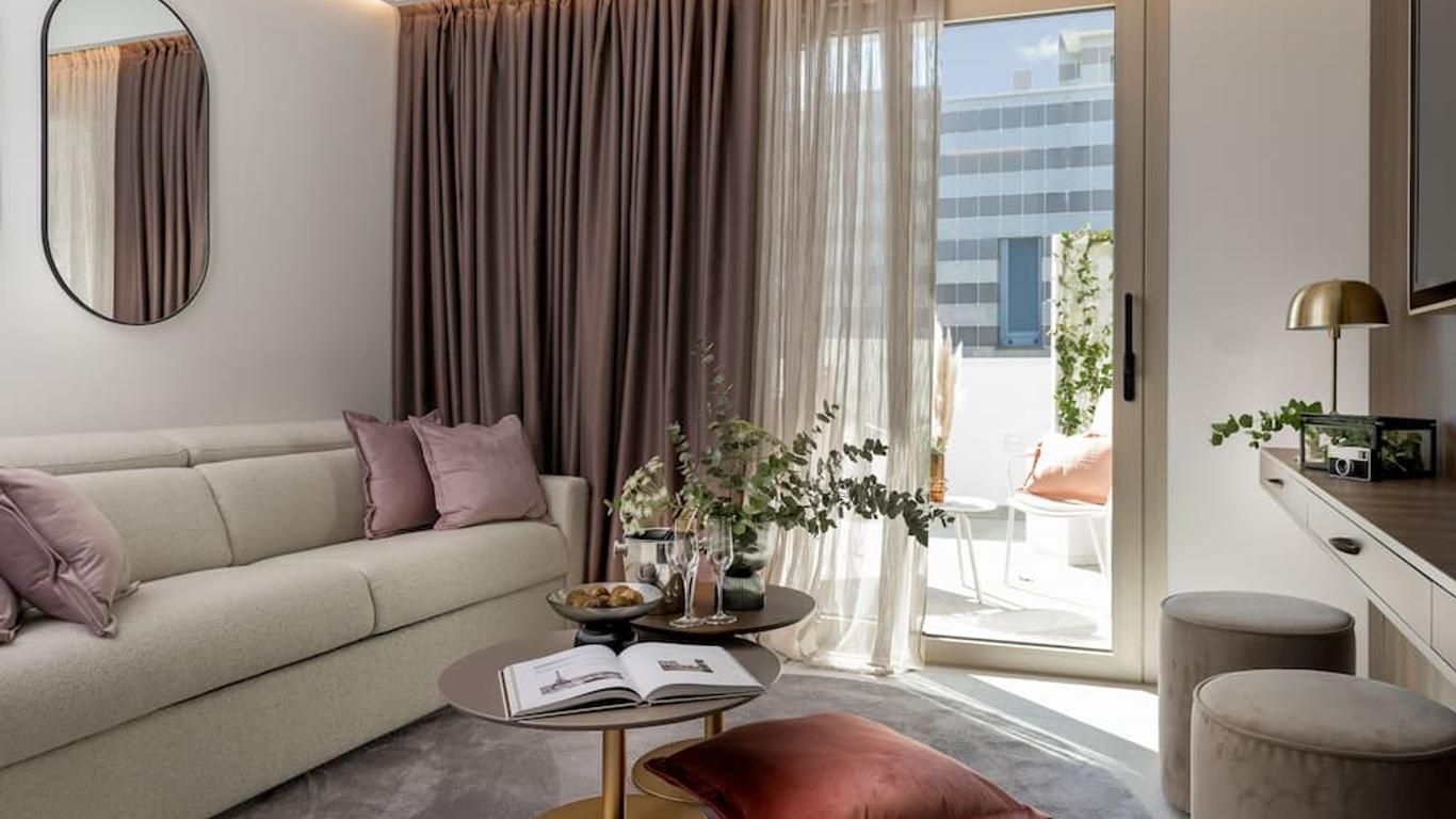 We Me Suite Hotel