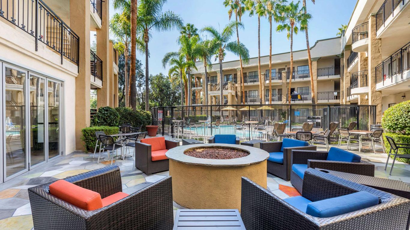 Comfort Inn & Suites Orange County John Wayne Airport