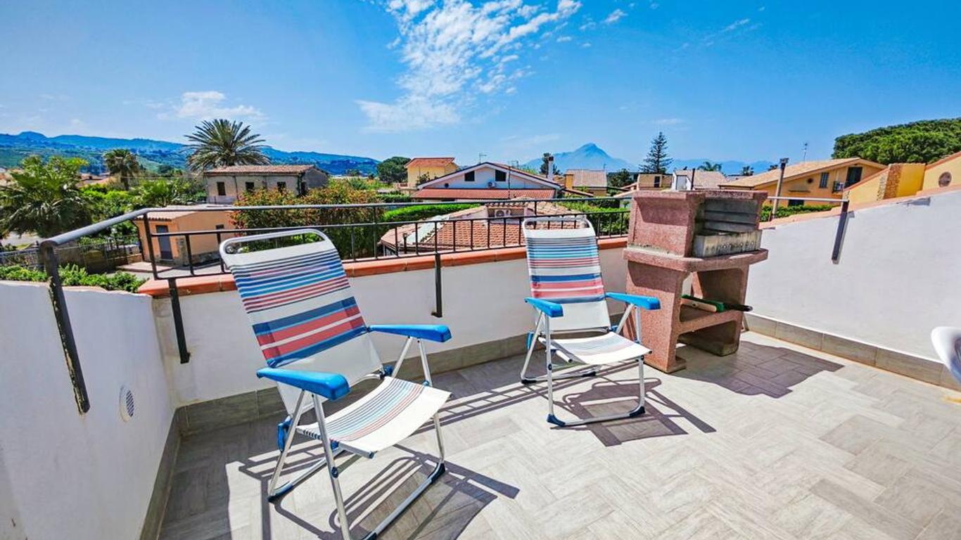 Case Vacanze Mare Nostrum - Villas in front of the Beach with Pool