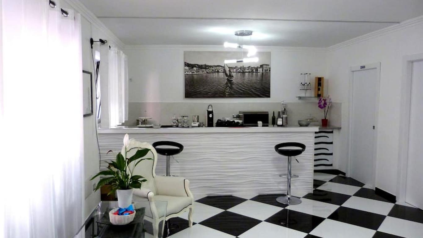 Clelia's Boutique Rooms & Suites