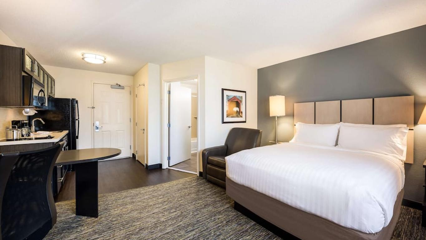 Sonesta Simply Suites Chicago Naperville