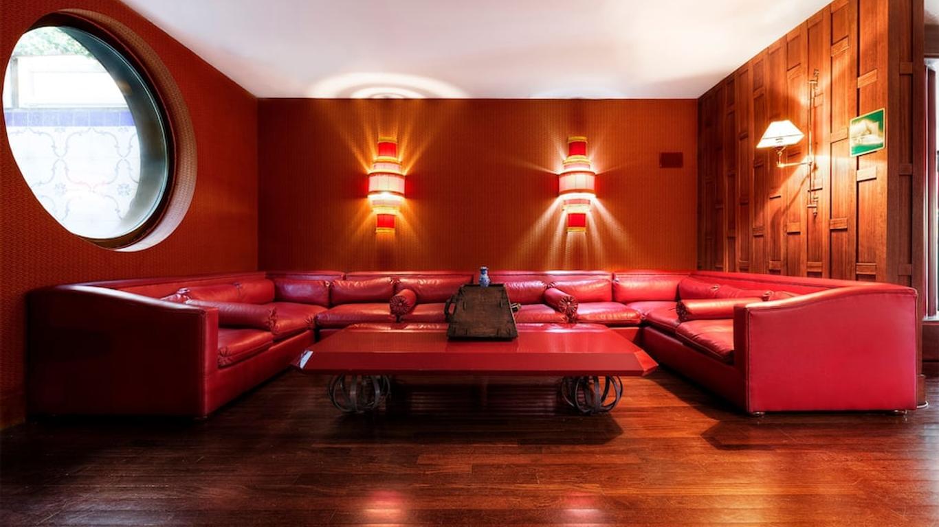 Hotel Colony