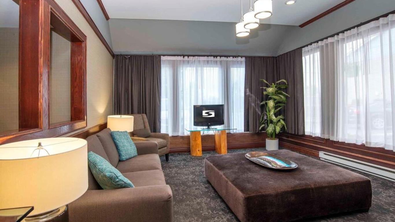 Sandman Hotel Terrace