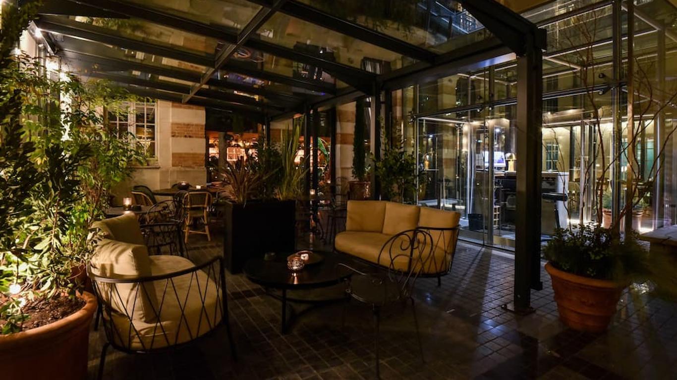 Kube Hotel