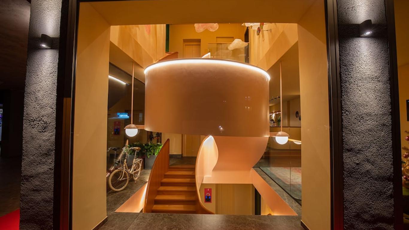 Omama Hotel