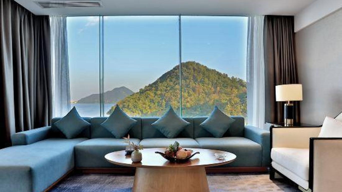 Wonderland Hotel Luxury