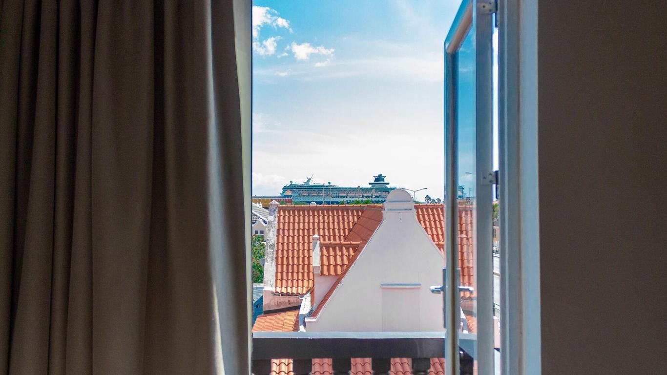 Curacao Suites Hotel