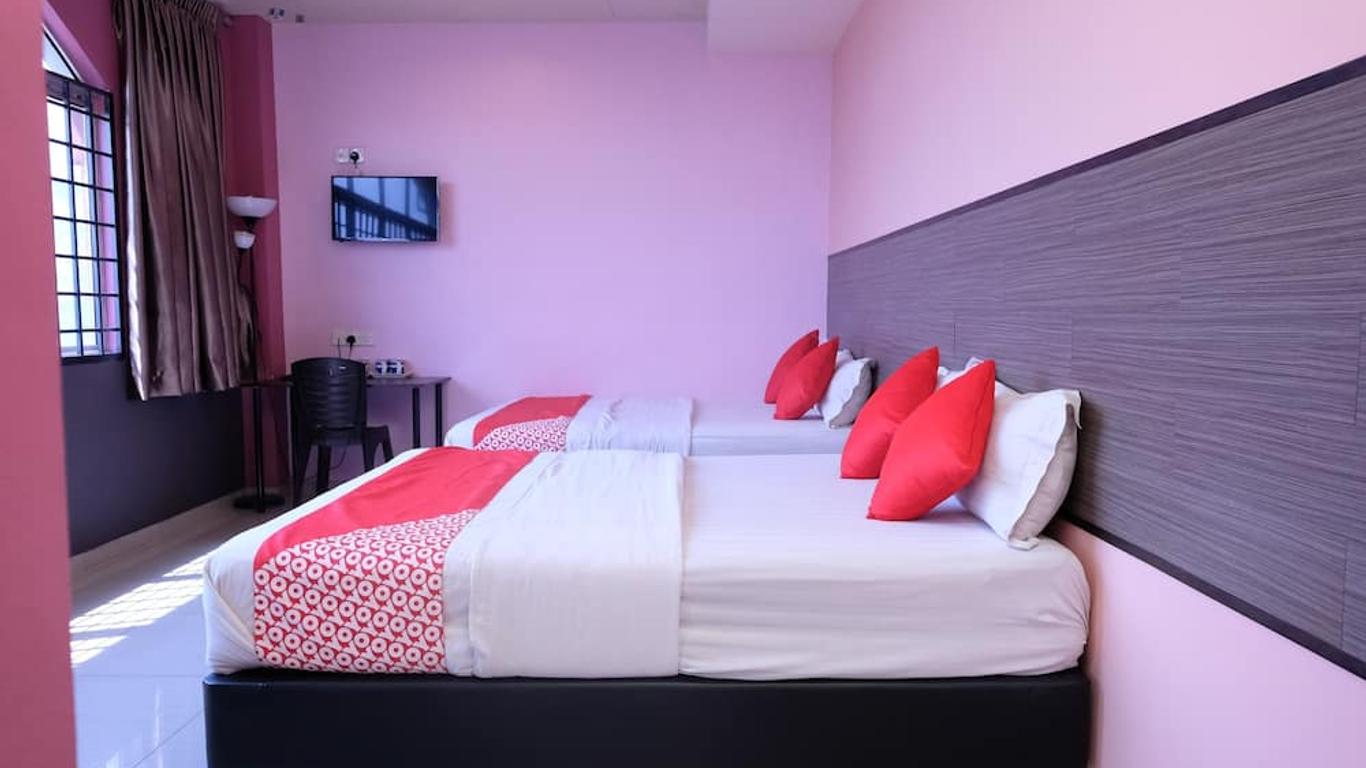 Hotel De' Tees, Masai Utama