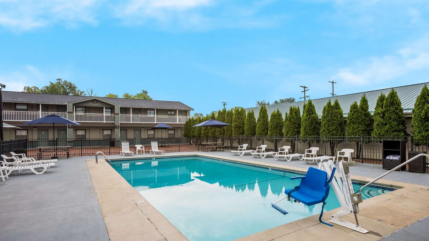 Quality Inn and Suites Big Rapids near University