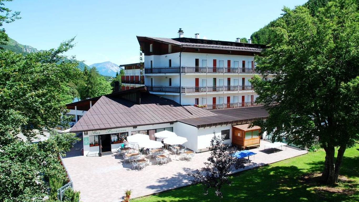 Hotel Bucaneve
