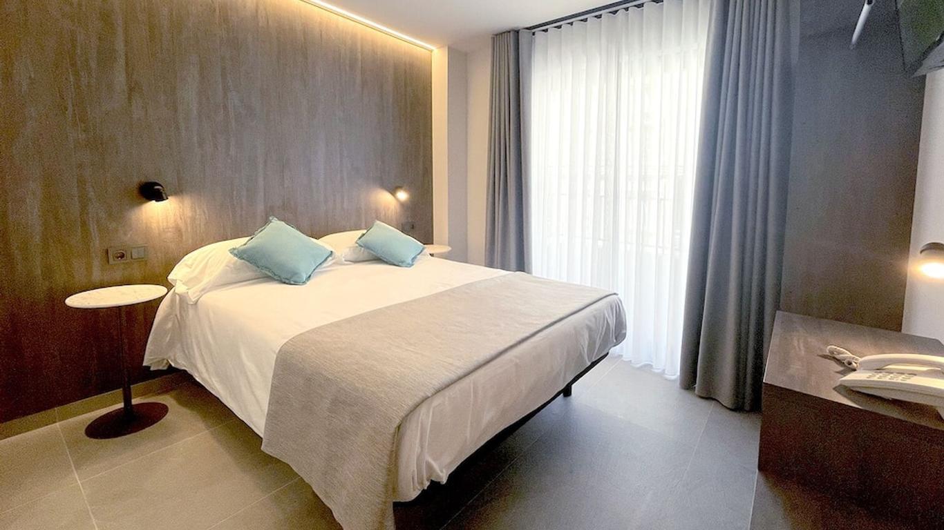 Hotel Quatre Llunes