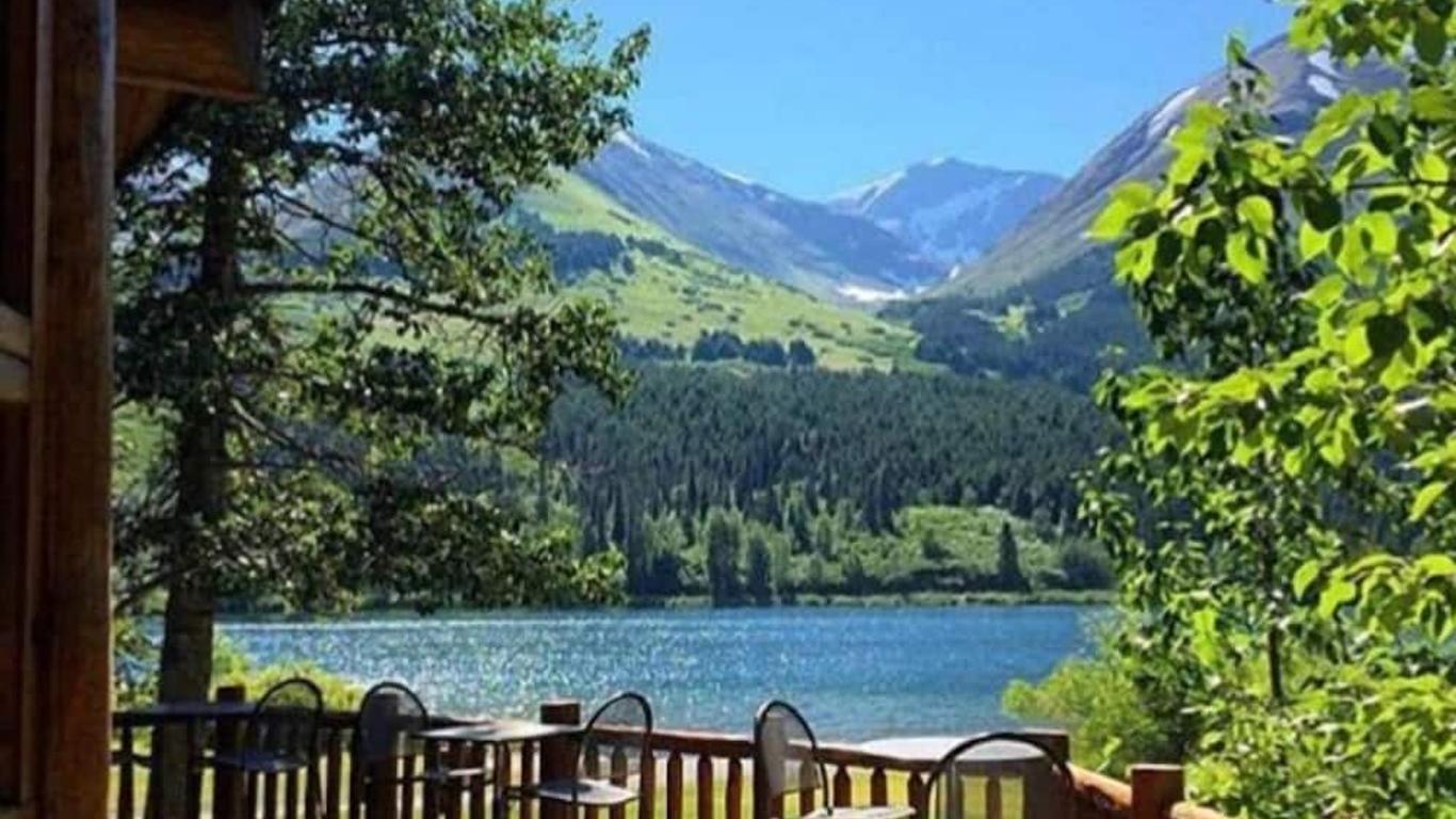 Summit Lake Lodge