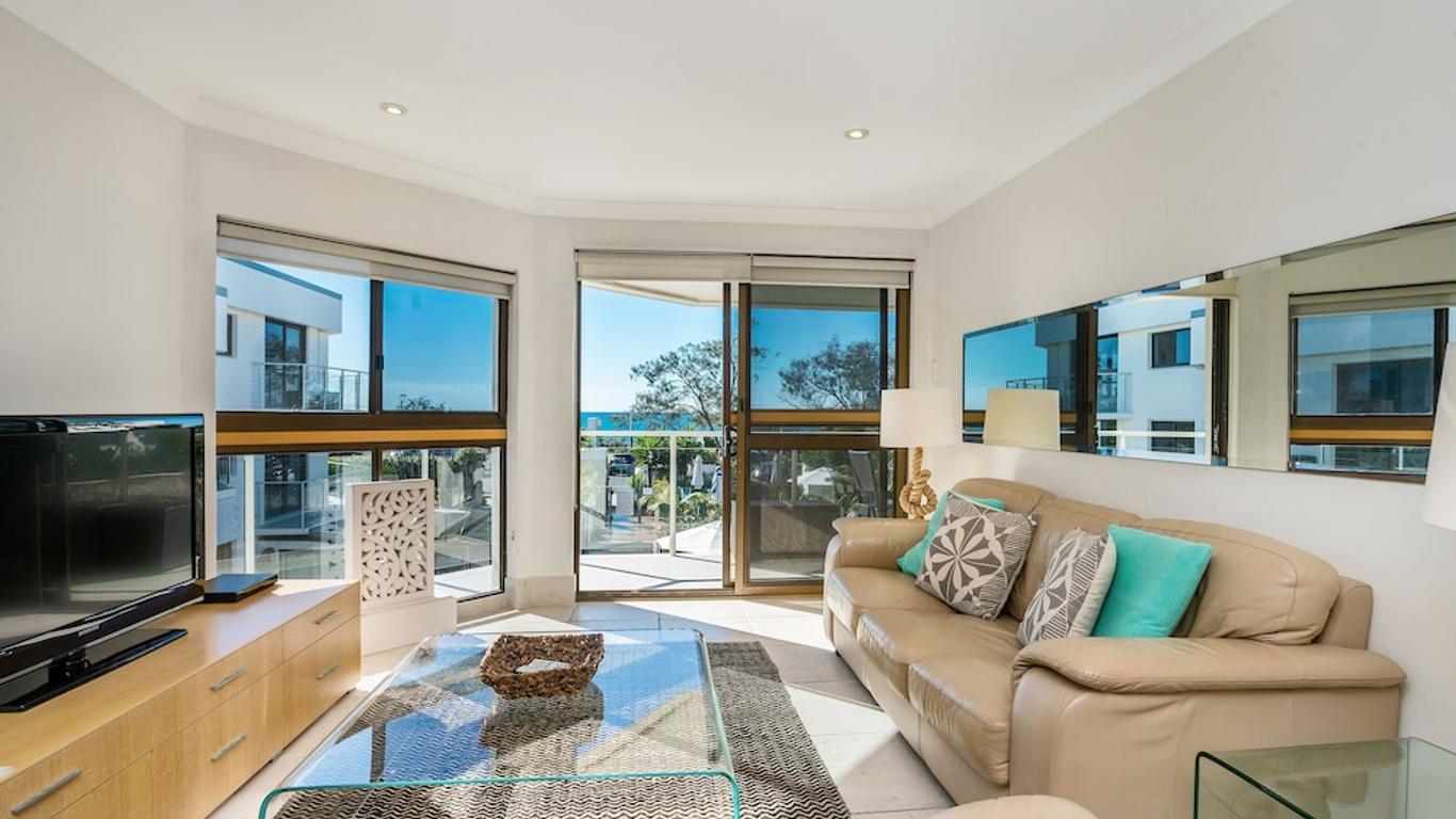 Bayview Beachfront Apartments, in town right on the beach
