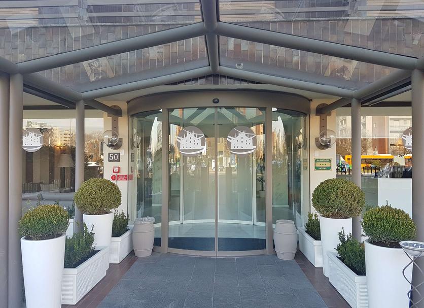 Ingresso dell'hotel Foto