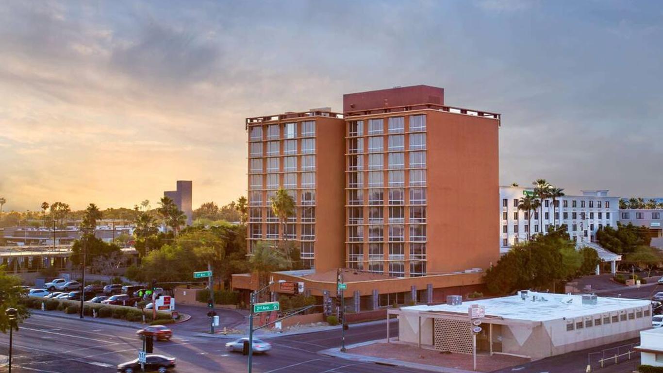 Holiday Inn Express & Suites Phoenix - Midtown