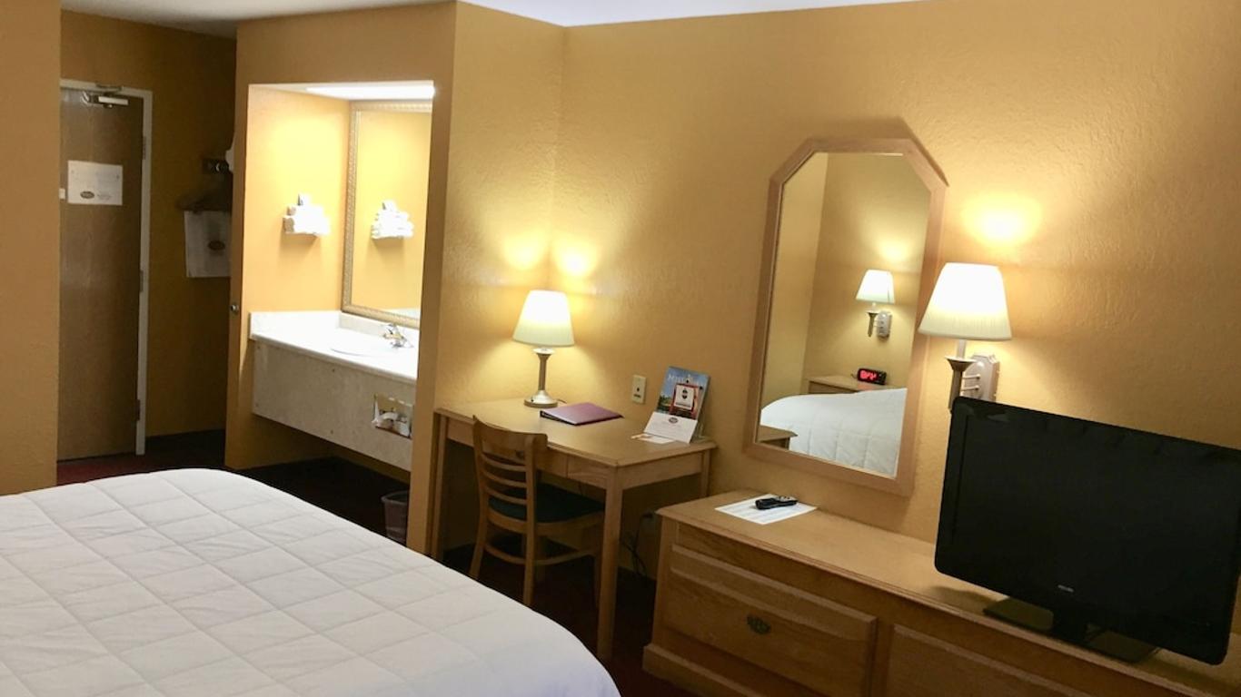 Parkfield Inn - Clinton