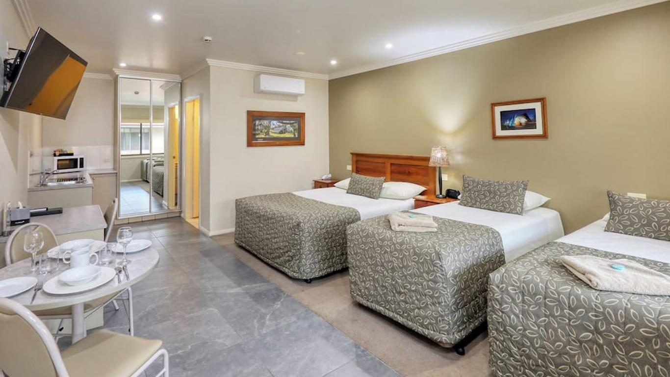 The Saltbush Motor Inn