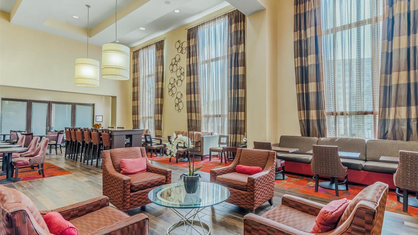Hampton Inn & Suites Detroit/Airport-Romulus