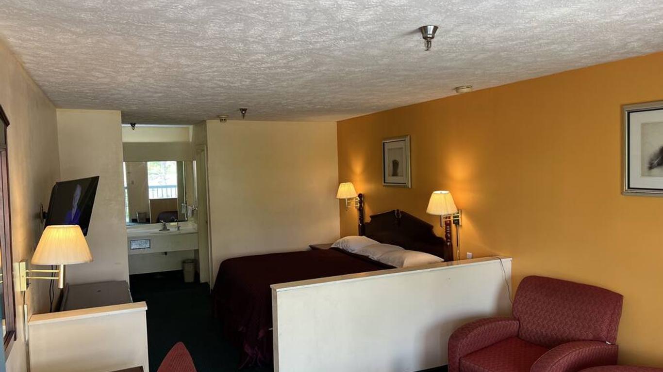 Deluxe Inn & Suites Greenwood