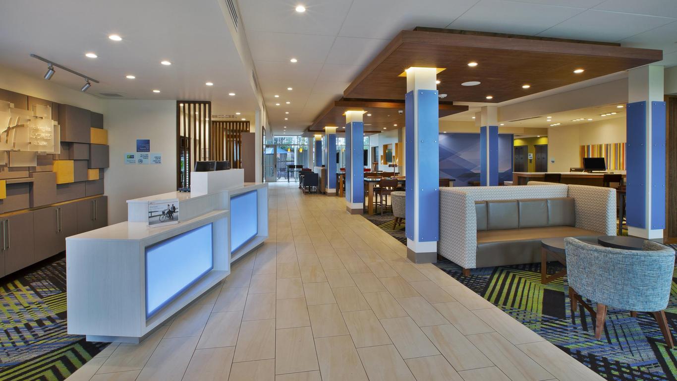 Holiday Inn Express & Suites South Hill