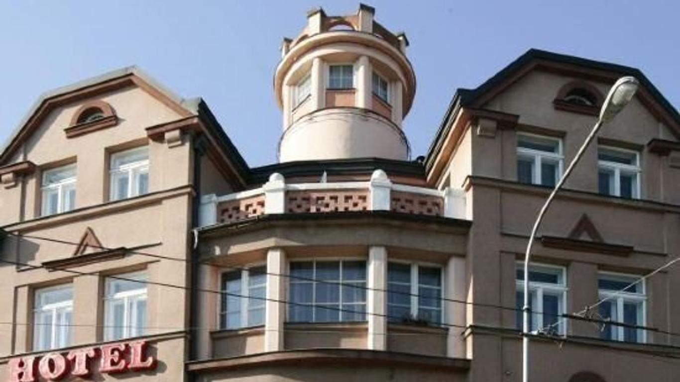 Hotel Saloon