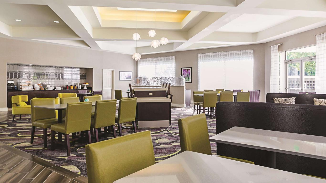 La Quinta Inn & Suites by Wyndham Dallas Plano West