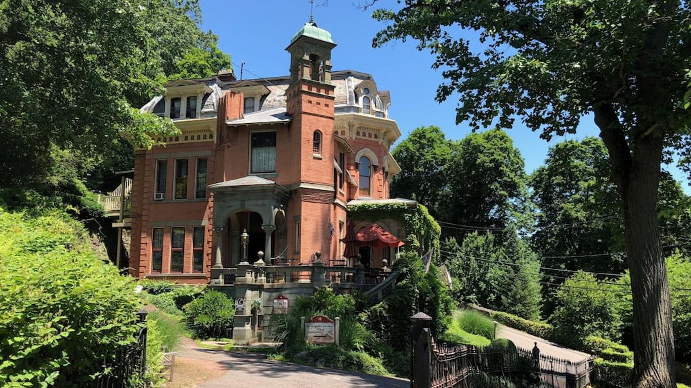 The Harry Packer Mansion Inn