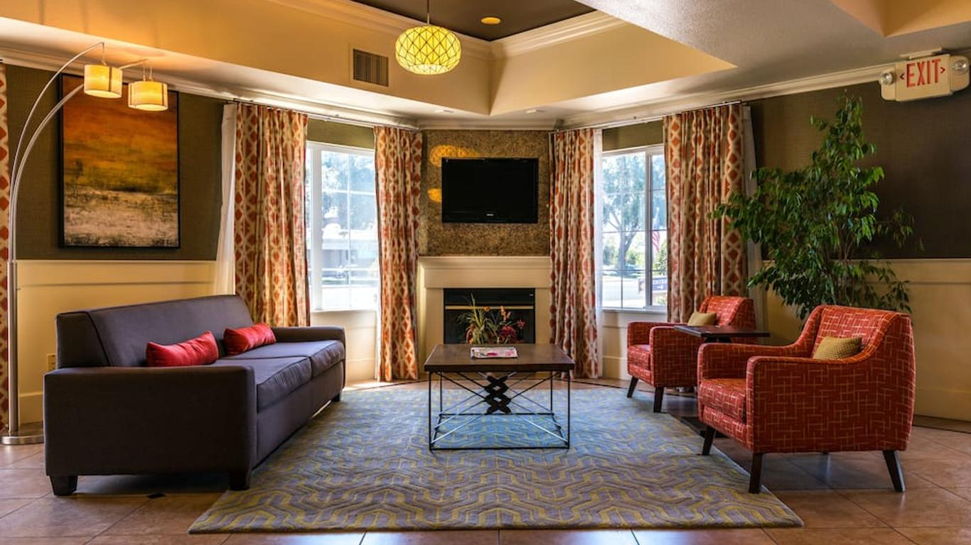 Best Western Plus Rama Inn & Suites