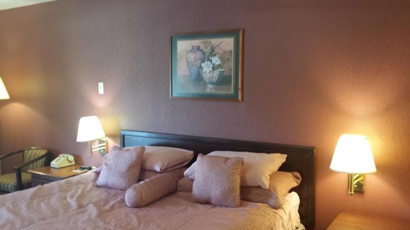 First Western Inn - Fairmont City