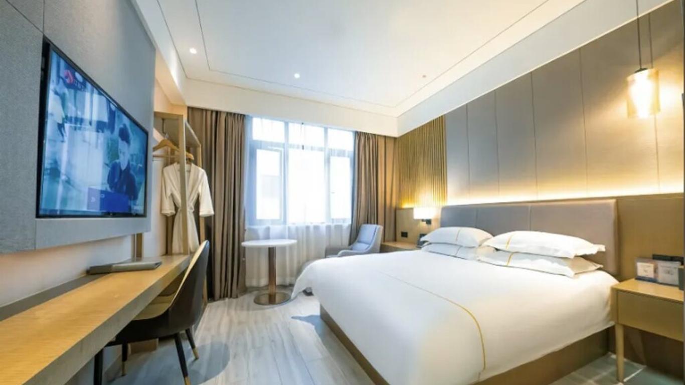 The Luxe Manor Hotel