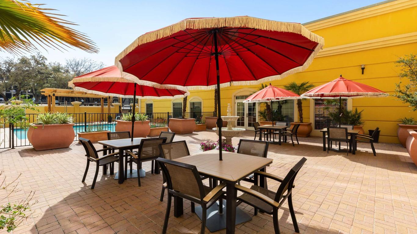 La Quinta Inn & Suites by Wyndham San Antonio Medical Ctr NW