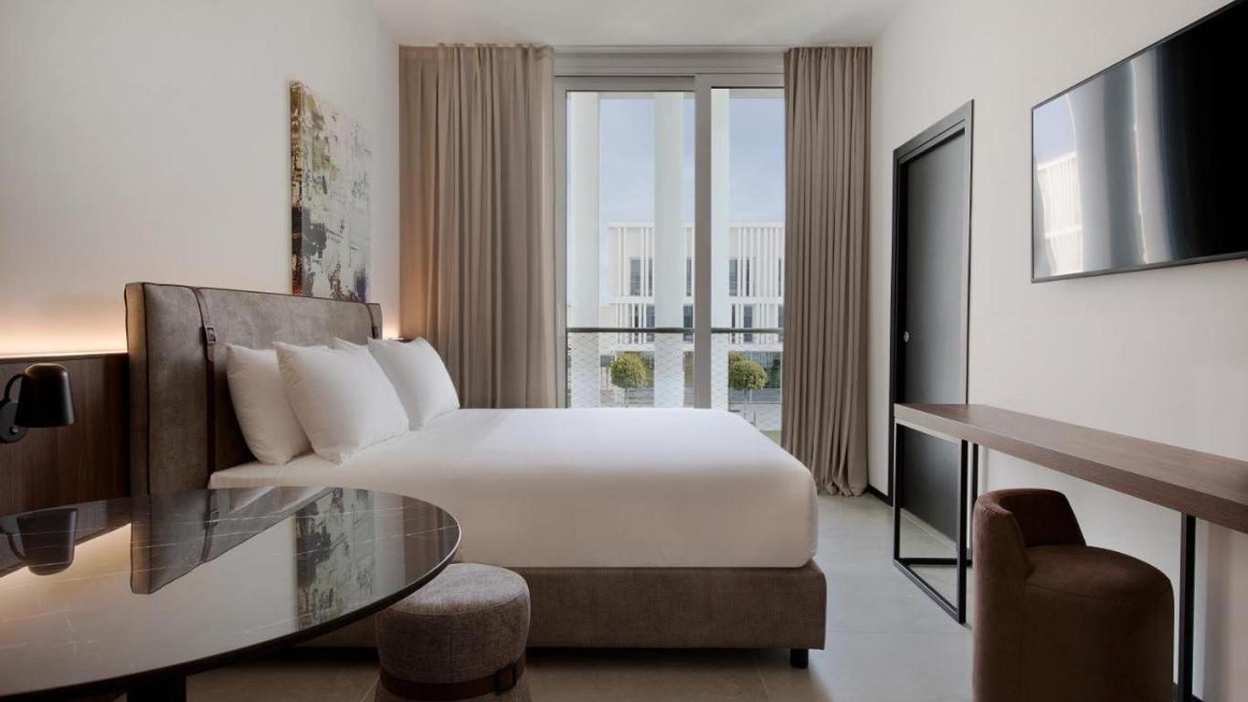 J Hotel
