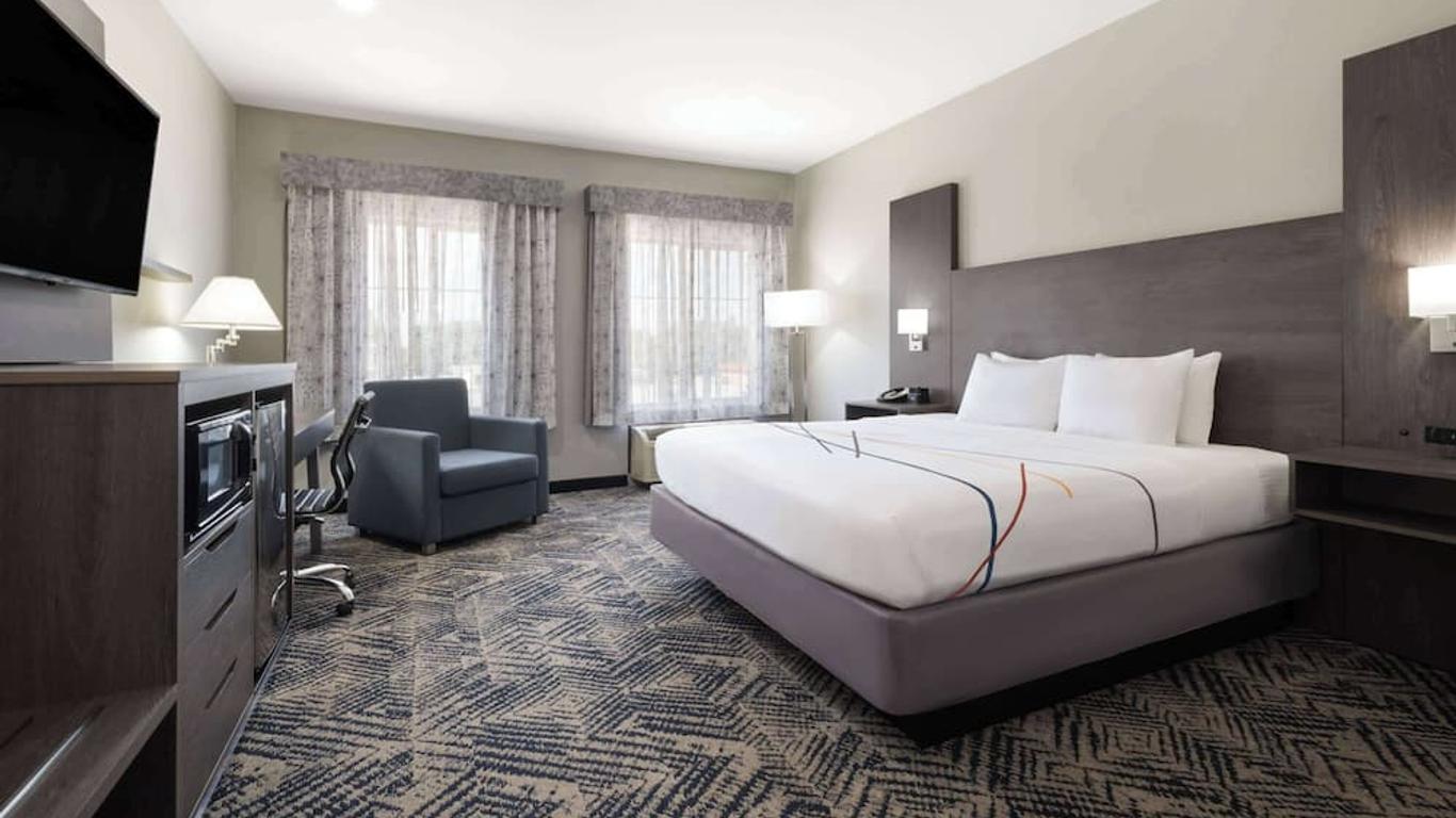 La Quinta Inn & Suites by Wyndham Tulsa Airpt / Expo Square