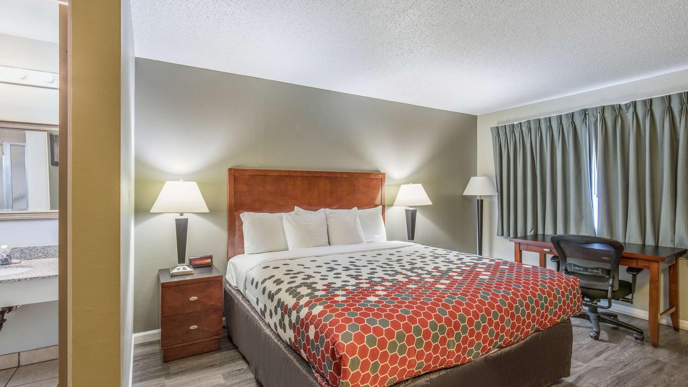 Econo Lodge Inn Suites Yreka
