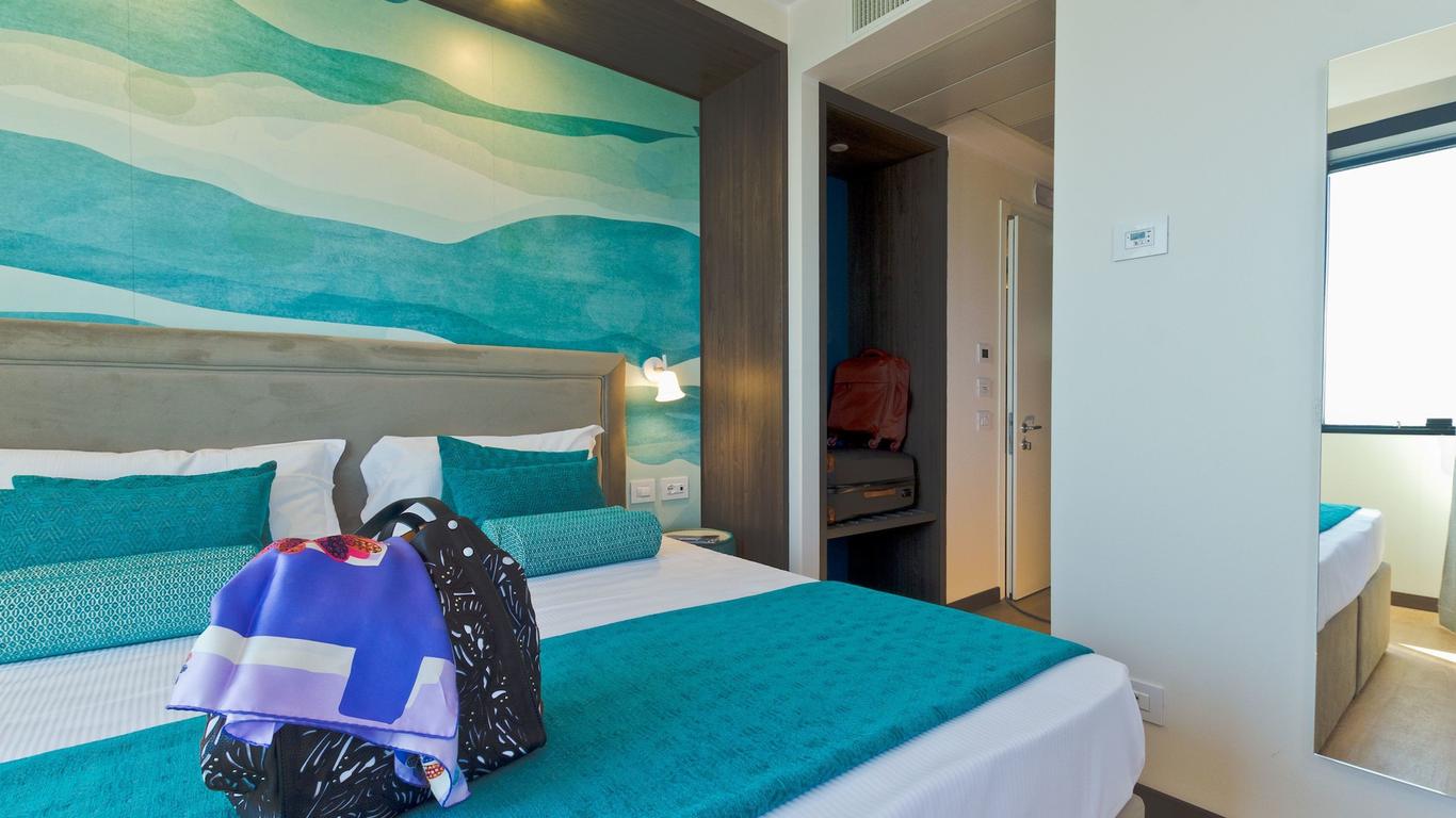 Fly Deco Hotel