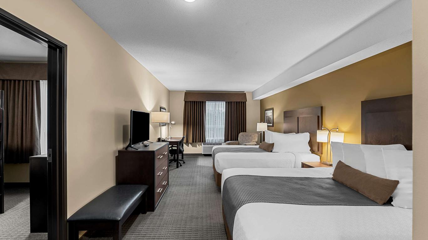 Best Western Plus Lacombe Inn & Suites