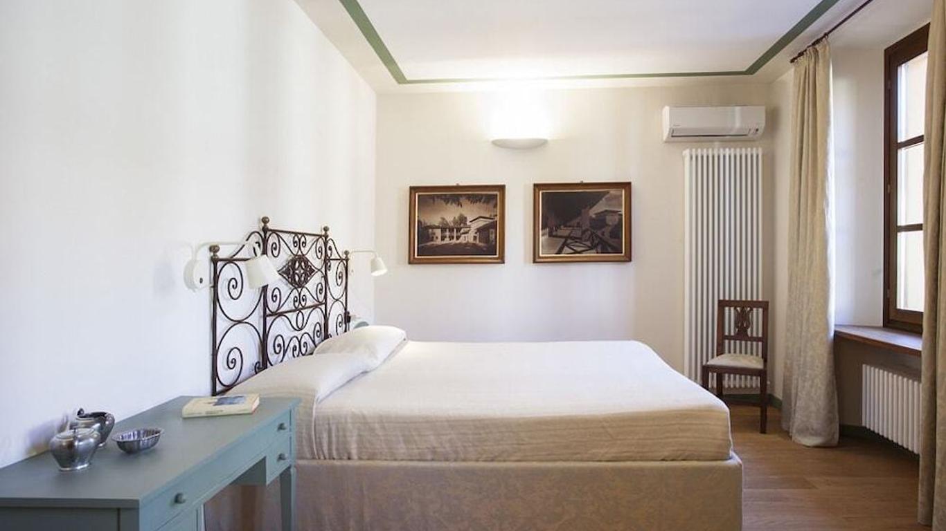 Borromeo Rooms Bed & Living