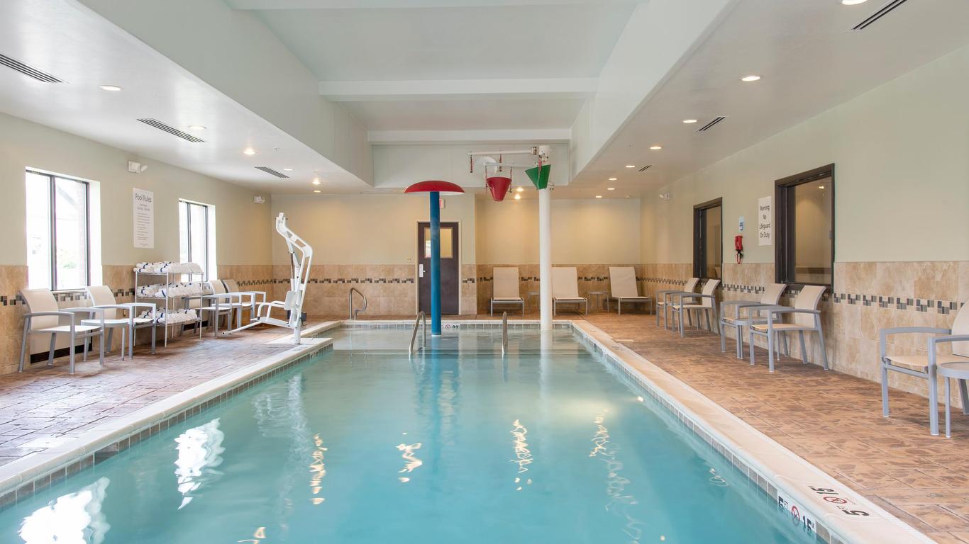 Holiday Inn Express & Suites New Philadelphia