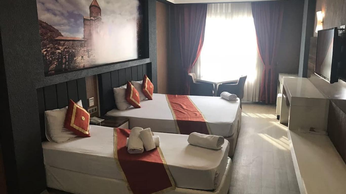 Ozcelik Hotel